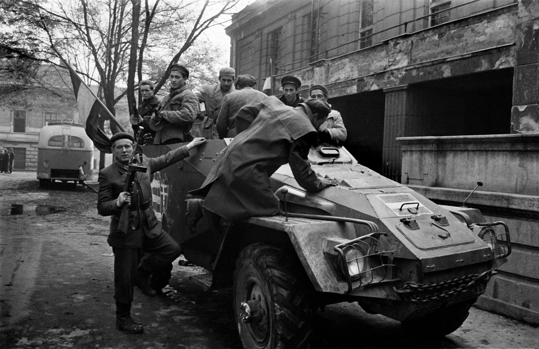 1956. Ввод войск в Венгрию 1956. Советские солдаты в Венгрии 1956. Венгрия 1956 Секешфехервар.