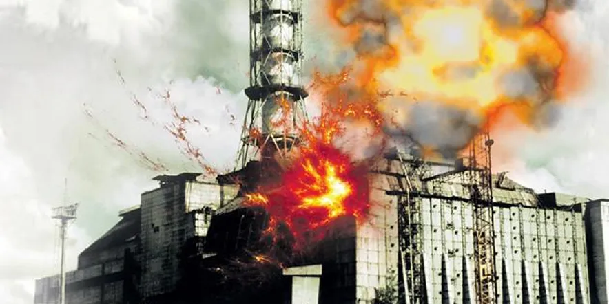 Что будет если взорвать аэс. Чернобыль ЧАЭС взрыв. Чернобыль взрыв атомной станции 1986. Чернобыль взрыв АЭС 26 апреля 1986 году. Чернобыль ЧАЭС 4 энергоблок взрыв.