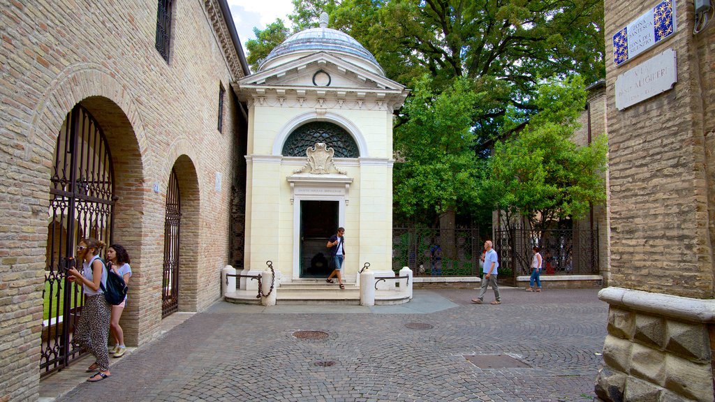 Гробница данте. Гробница Данте Алигьери. Гробница Данте в Равенне.