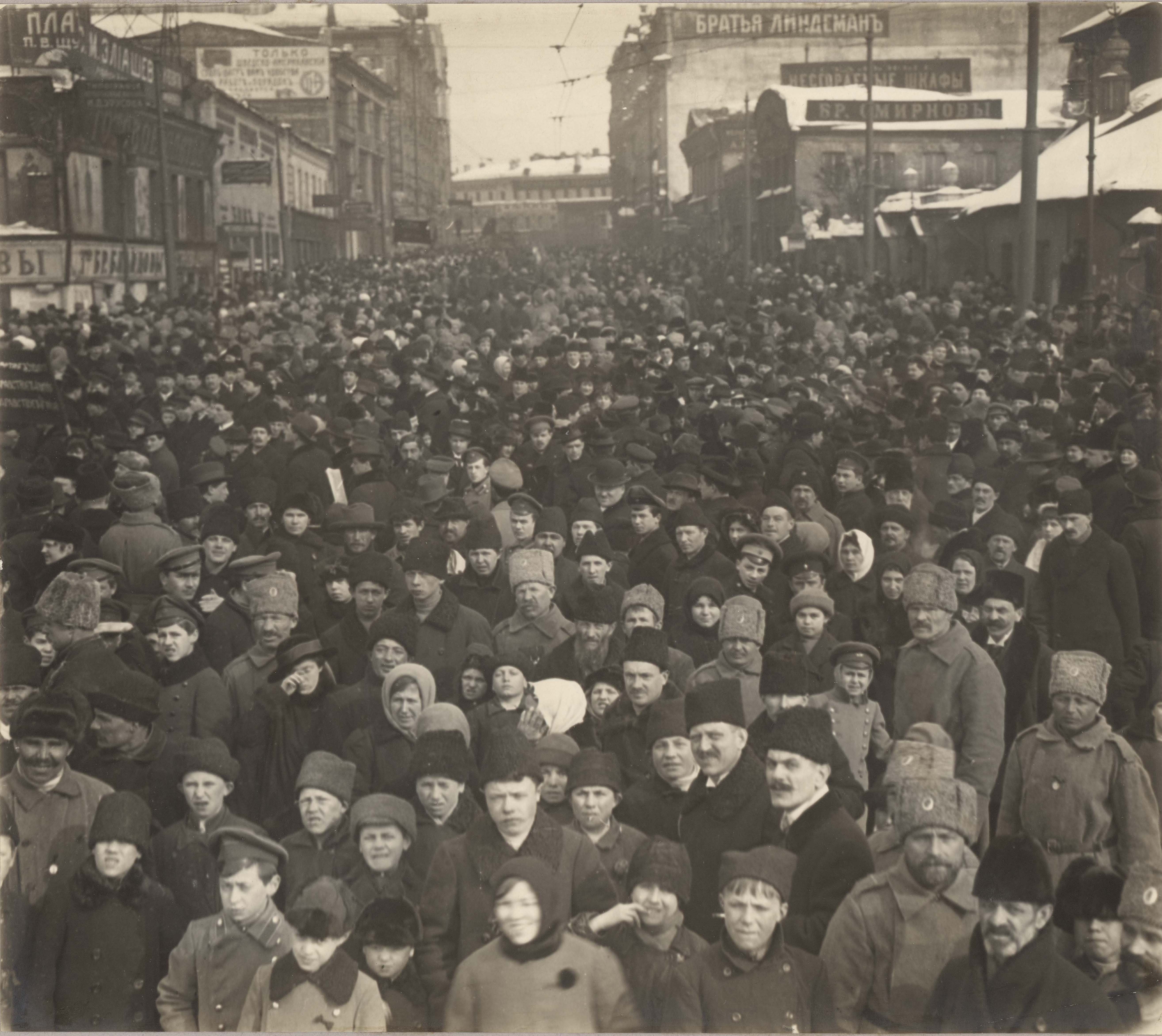 Фотография была сделана в первые годы советской власти 1917 1920 экономическая