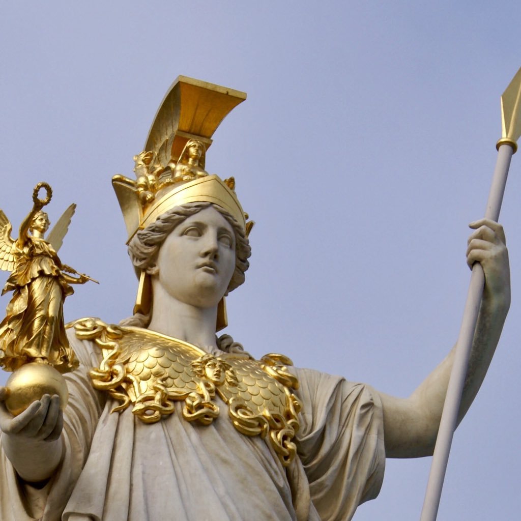 Афина богиня. Афина Паллада статуя. Афина Паллада Греческая богиня. Богиня Минерва-Паллада. Афина Паллада богиня мудрости.