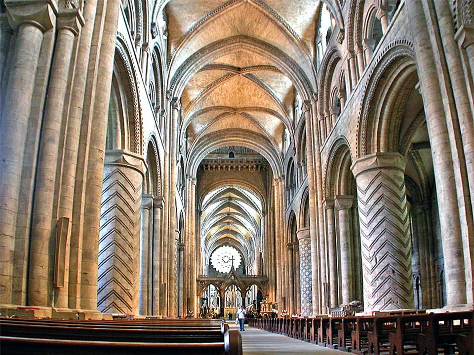 Cathedrals на русский. Неф готического собора.