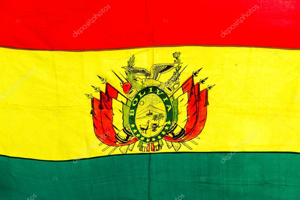 Флаг на котором изображено солнце на красном фоне